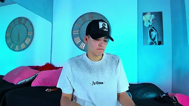 Mike 0233  online show from 01-21-25, 04:21