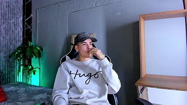 Mike 0233  online show from 03-19-25, 04:03