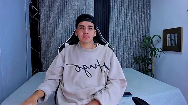 Mike 0233  online show from 09-20-25, 03:51