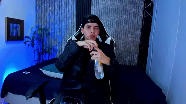 Mike 0233  online show from 09-28-25, 04:29