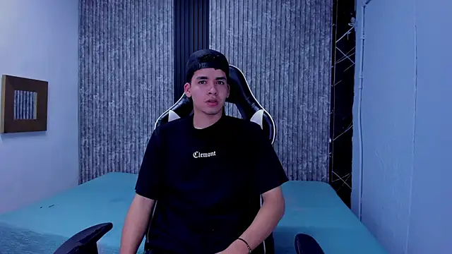 Mike 0233  online show from 11-27-25, 04:36