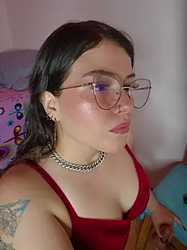 Snapshot of juli05star20 chatting on 02-19-26, 04:30 juli05star20 online show from 02-19-26, 04:30