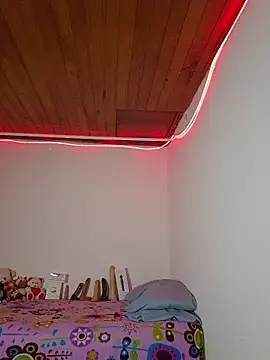 Snapshot of juli05star20 chatting on 02-27-26, 01:38 juli05star20 online show from 02-27-26, 01:38