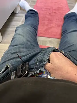 Snapshot of thestringer chatting on 01-06-26, 01:04 thestringer online show from 01-06-26, 01:04