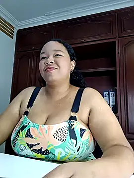 Snapshot of XMara chatting on 01-13-25, 08:26 XMara online show from 01-13-25, 08:26