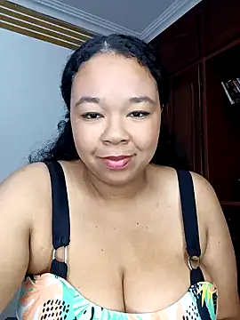 Snapshot of XMara chatting on 01-13-25, 11:27 XMara online show from 01-13-25, 11:27