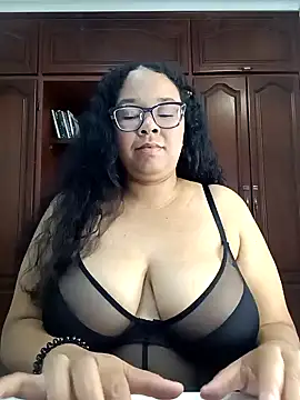 Snapshot of XMara chatting on 02-01-25, 08:05 XMara online show from 02-01-25, 08:05