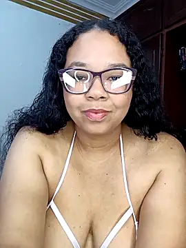 Snapshot of XMara chatting on 02-13-25, 08:03 XMara online show from 02-13-25, 08:03