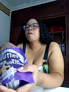 Snapshot of XMara chatting on 02-17-25, 07:53 XMara online show from 02-17-25, 07:53