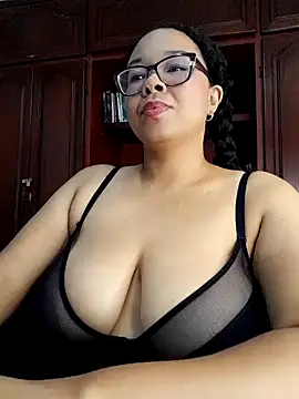 Snapshot of XMara chatting on 02-26-25, 10:53 XMara online show from 02-26-25, 10:53