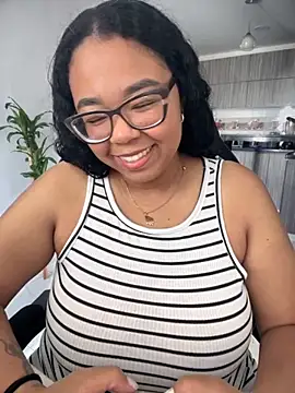 Snapshot of XMara chatting on 09-15-25, 01:55 XMara online show from 09-15-25, 01:55