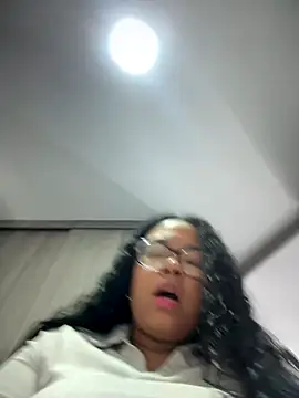 Snapshot of XMara chatting on 09-17-25, 04:08 XMara online show from 09-17-25, 04:08