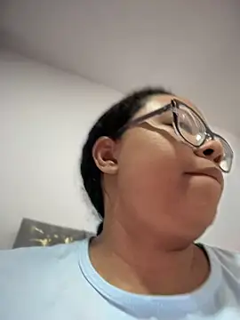 Snapshot of XMara chatting on 09-26-25, 05:28 XMara online show from 09-26-25, 05:28