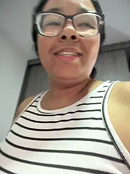 Snapshot of XMara chatting on 10-15-25, 05:13 XMara online show from 10-15-25, 05:13