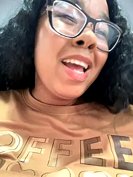 Snapshot of XMara chatting on 10-16-25, 05:25 XMara online show from 10-16-25, 05:25