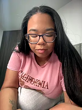 Snapshot of XMara chatting on 10-28-25, 06:54 XMara online show from 10-28-25, 06:54