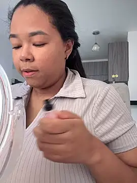 Snapshot of XMara chatting on 10-30-25, 05:02 XMara online show from 10-30-25, 05:02