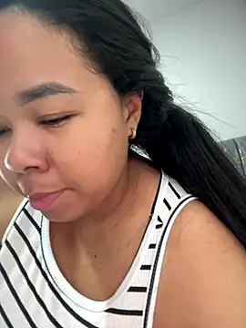 Snapshot of XMara chatting on 11-05-25, 05:57 XMara online show from 11-05-25, 05:57