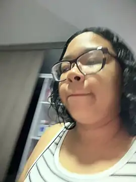 Snapshot of XMara chatting on 11-10-25, 03:33 XMara online show from 11-10-25, 03:33