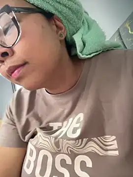 Snapshot of XMara chatting on 11-11-25, 05:46 XMara online show from 11-11-25, 05:46