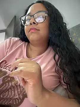 Snapshot of XMara chatting on 11-14-25, 05:33 XMara online show from 11-14-25, 05:33