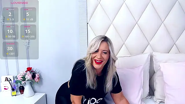 Snapshot of GinaBear chatting on 09-24-25, 06:55 GinaBear online show from 09-24-25, 06:55