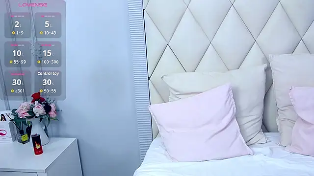 Snapshot of GinaBear chatting on 10-03-25, 06:16 GinaBear online show from 10-03-25, 06:16