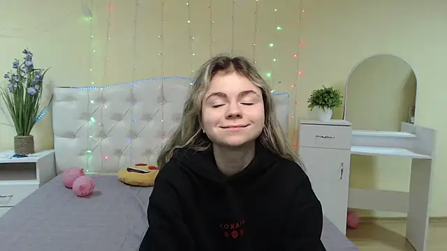 TinaRedly online show from 01-29-25, 04:05