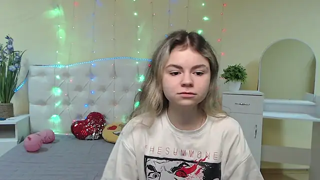 TinaRedly online show from 02-02-25, 10:24