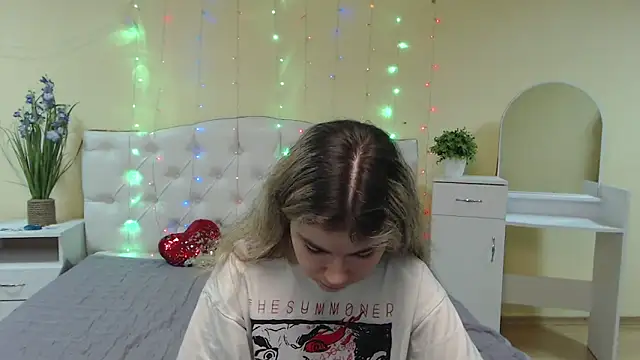 TinaRedly online show from 02-02-25, 01:41