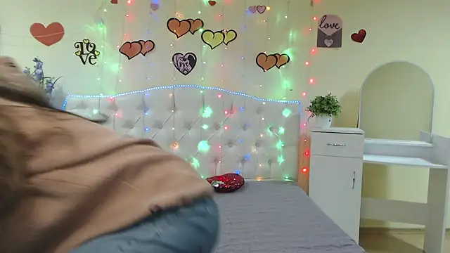 TinaRedly online show from 02-24-25, 06:36