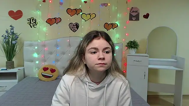 TinaRedly online show from 03-05-25, 06:34