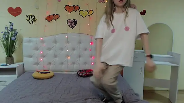 TinaRedly online show from 03-09-25, 09:46