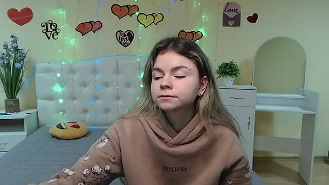 TinaRedly online show from 03-11-25, 06:32