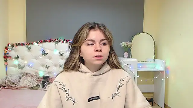 TinaRedly online show from 02-18-26, 08:38