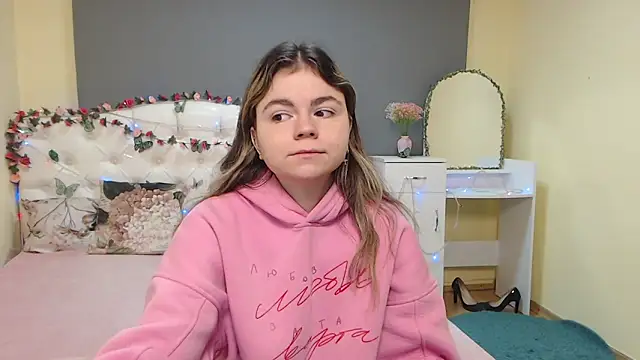 TinaRedly online show from 03-11-26, 06:41