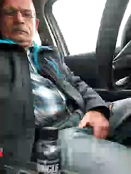 Snapshot of bottomhairy chatting on 12-13-24, 11:02 bottomhairy online show from 12-13-24, 11:02