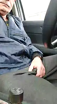 Snapshot of bottomhairy chatting on 12-19-24, 11:18 bottomhairy online show from 12-19-24, 11:18