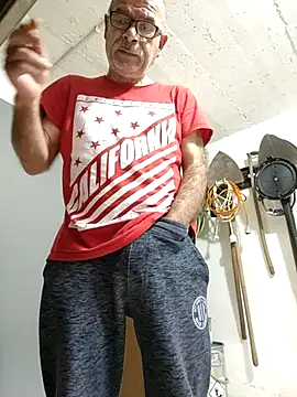 Snapshot of bottomhairy chatting on 10-14-25, 08:26 bottomhairy online show from 10-14-25, 08:26