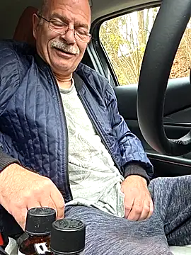 Snapshot of bottomhairy chatting on 11-12-25, 11:10 bottomhairy online show from 11-12-25, 11:10