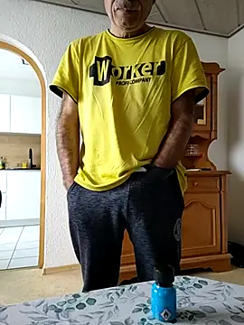 Snapshot of bottomhairy chatting on 11-26-25, 10:16 bottomhairy online show from 11-26-25, 10:16