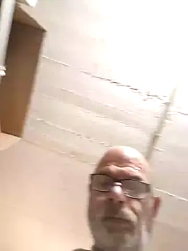 Snapshot of bottomhairy chatting on 02-16-26, 03:08 bottomhairy online show from 02-16-26, 03:08