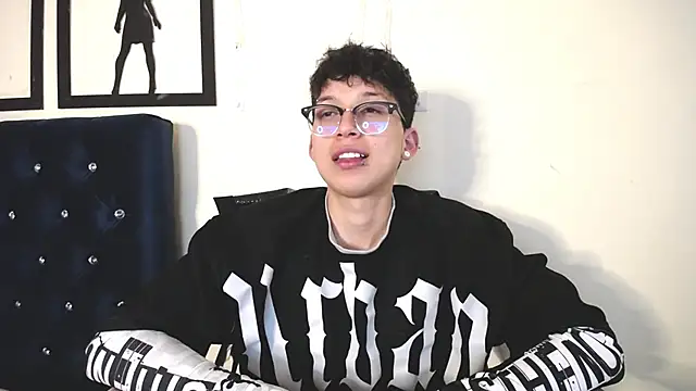  Thomas hot  online show from 10-31-25, 04:24