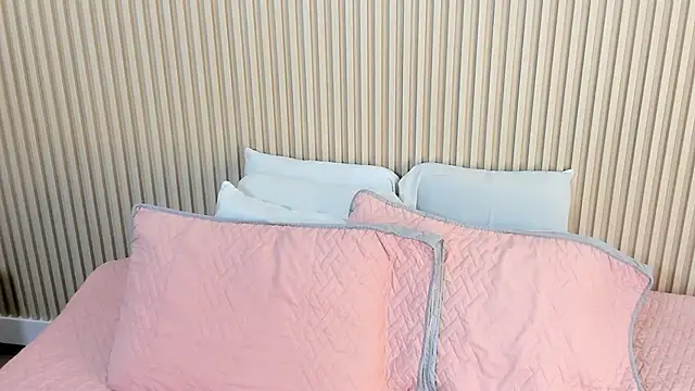 Snapshot of charlottebrowns_ chatting on 11-17-25, 01:39 charlottebrowns online show from 11-17-25, 01:39