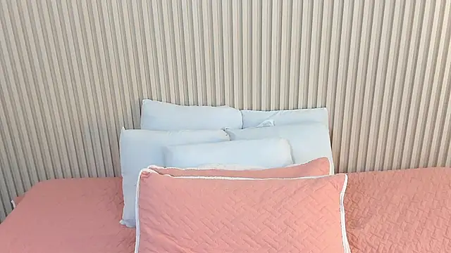 Snapshot of charlottebrowns_ chatting on 12-01-25, 12:21 charlottebrowns online show from 12-01-25, 12:21