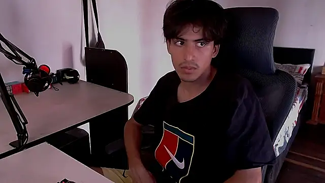 Snapshot of Thieves9 chatting on 12-02-24, 05:48 Thieves9 online show from 12-02-24, 05:48