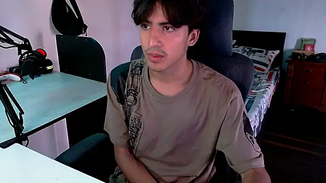 Snapshot of Thieves9 chatting on 12-05-24, 04:44 Thieves9 online show from 12-05-24, 04:44