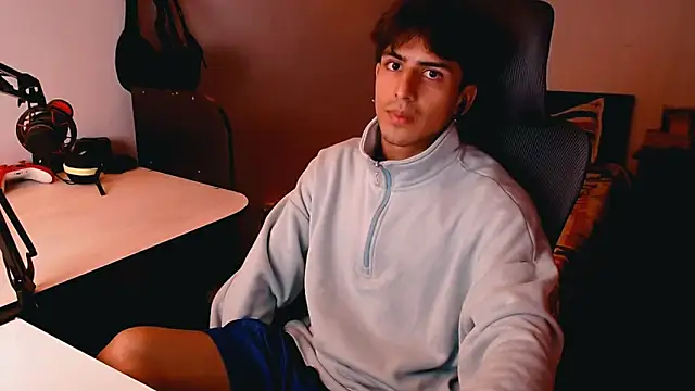 Snapshot of Thieves9 chatting on 12-26-24, 05:26 Thieves9 online show from 12-26-24, 05:26