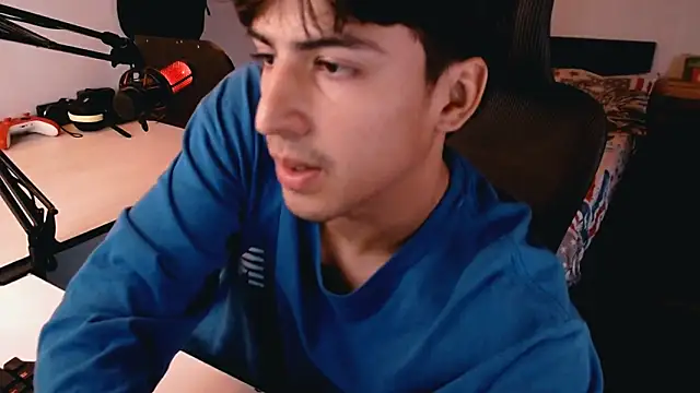 Snapshot of Thieves9 chatting on 12-26-24, 07:38 Thieves9 online show from 12-26-24, 07:38