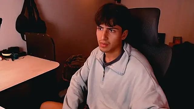 Snapshot of Thieves9 chatting on 12-27-24, 01:07 Thieves9 online show from 12-27-24, 01:07